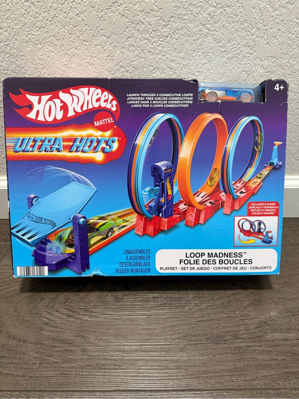 Hot Wheels Ultra Hots Loop Madness Track Set Car Included Mattel 3ft Long NIB